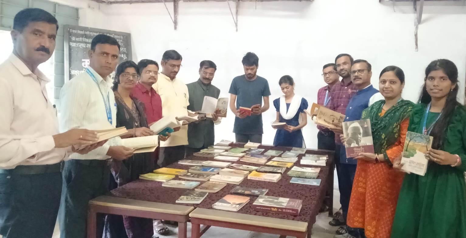 अभिजात मराठी भाषा सप्ताह निमित्त ग्रंथ प्रदर्शन